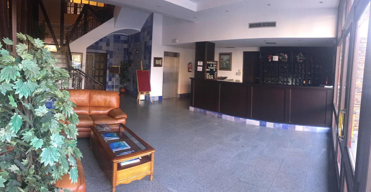 Hotel Perales Талавера-де-ла-Рейна Экстерьер фото
