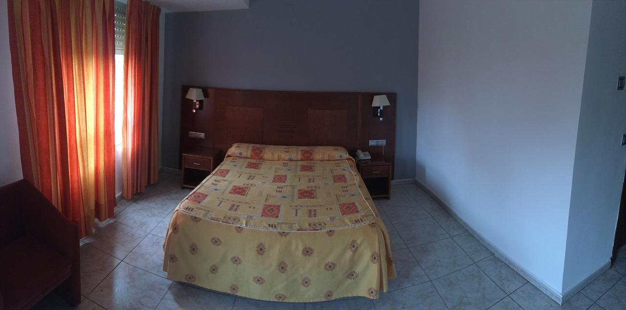 Hotel Perales Талавера-де-ла-Рейна Экстерьер фото