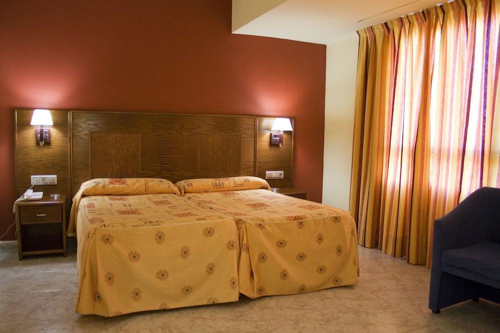 Hotel Perales Талавера-де-ла-Рейна Экстерьер фото